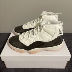 Women’s Air Jordan 11 Neapolitan